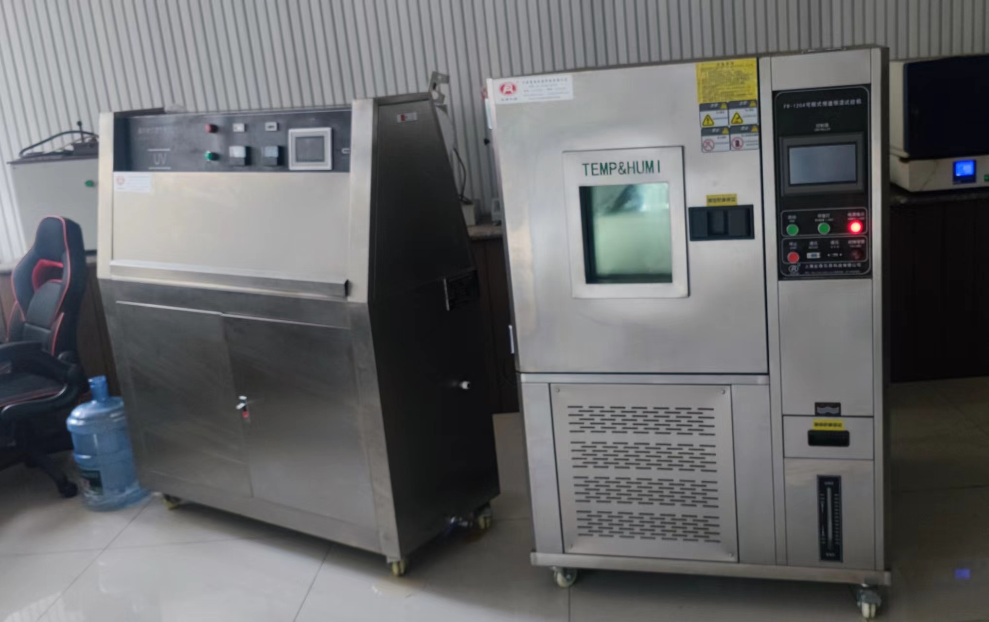 高低温试验箱,UV紫外线老化试验箱交付到安吉正源塑木装饰材料有限公司